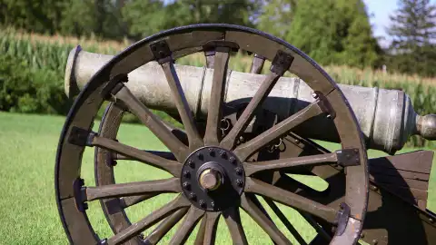 Rick y Chumlee prueban un cañón español de bronce de 1782 Rick y Chumlee prueban un cañón español de bronce de 1782