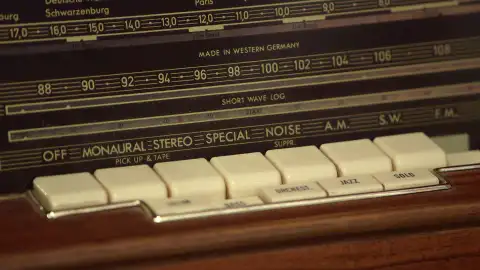 Equipo antiguo de música La casa de empeños