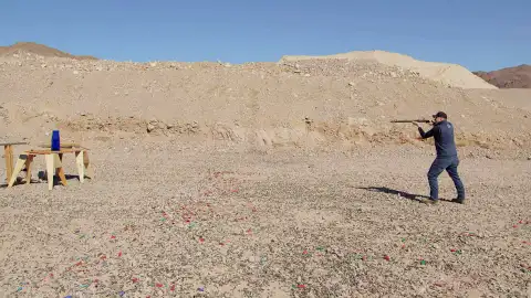 En la Casa de empeños prueban una carabina del siglo XVII En la Casa de empeños prueban una carabina del siglo XVII