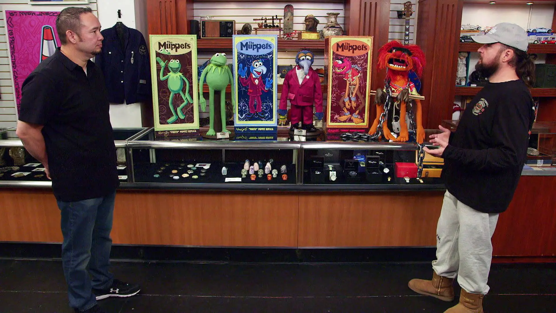 Chumlee enloquece con los mu&ntilde;ecos de Los Muppets del show de los Tele&ntilde;ecos 