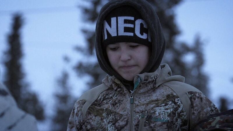 Chip quiere enseñar a su hija Carol a sobrevivir en un territorio tan hostil como en el que viven