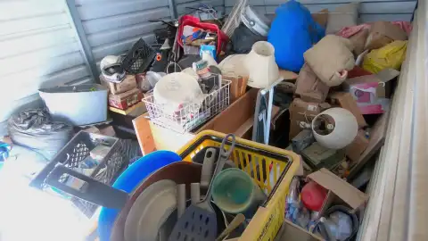 Kenny hace una ridícula inversión en adquirir un trastero y está encantado Kenny hace una ridícula inversión en adquirir un trastero y está encantado