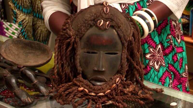 El trastero que Lisa acaba de adquirir esconde unos objetos que le van a dar una gran alegría