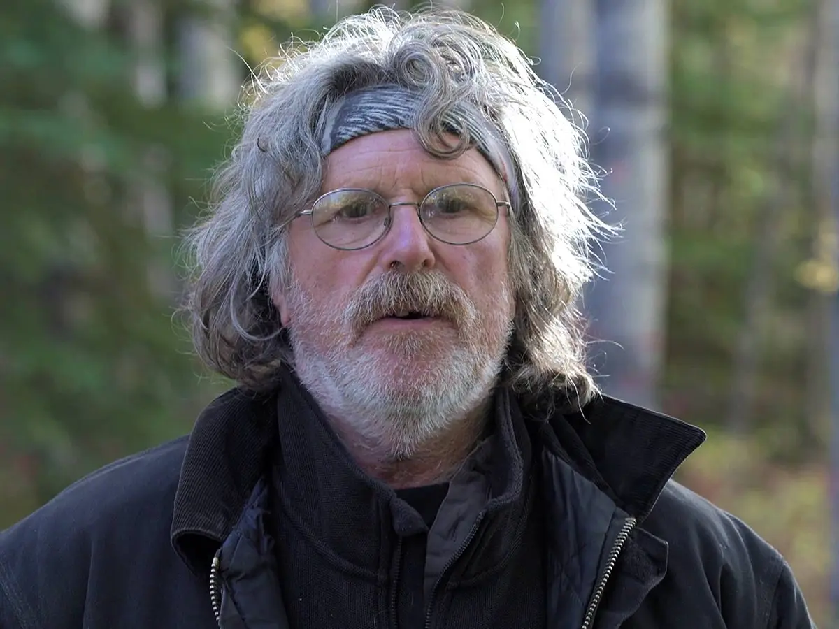 Marty Meierotto, el mítico trampero de Mountain Men, intenta conocer la gravedad de un incendio en su territorio