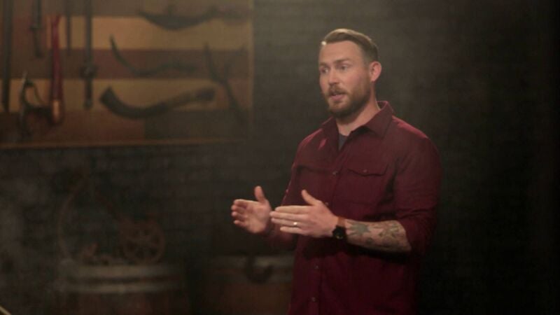 Nuevo reto para los armeros: construir una pieza de acero con los restos de un coche quemado