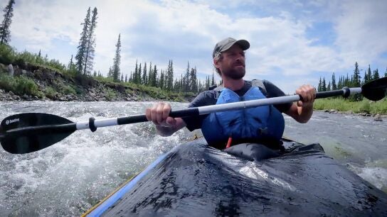 Pesca y adrenalina: Jessie Holmes desaf&iacute;a los r&aacute;pidos en busca del para&iacute;so de la pesca 