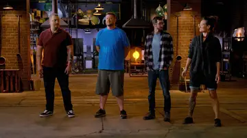 Soplado a fuego - Llega el trabajo en equipo: dos sopladores realizan una misma obra conjunta Soplado a fuego - Llega el trabajo en equipo: dos sopladores realizan una misma obra conjunta