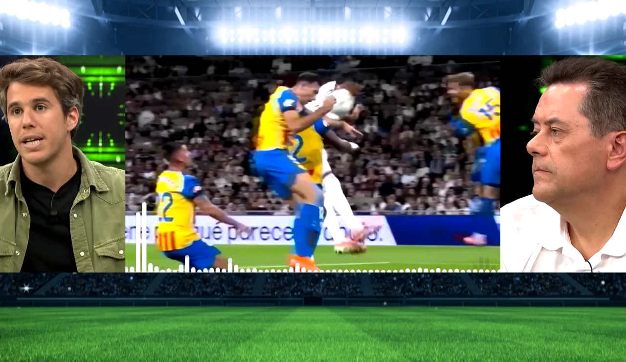 Álex Silvestre y Tomás Roncero 'se enzarzan' por los errores arbitrales en el Bernabéu