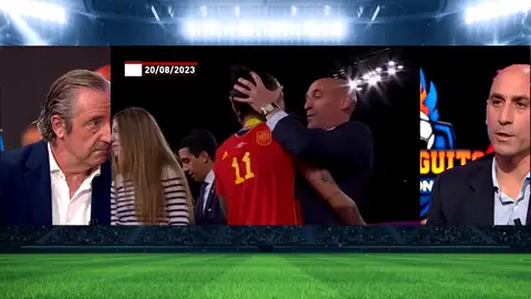 Rubiales carga contra Jenni Hermoso: “Una persona con la madurez de 33 años no tiene un cambio de opinión, tiene un cambio de versión” Rubiales carga contra Jenni Hermoso: “Una persona con la madurez de 33 años no tiene un cambio de opinión, tiene un cambio de versión”