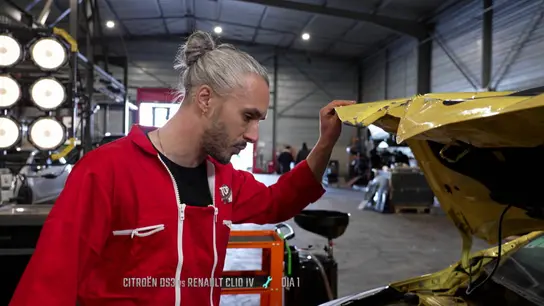 Top mecanic - Kevin se enfrenta a un coche sin nada en el interior: ni volante ni asientos Top mecanic - Kevin se enfrenta a un coche sin nada en el interior: ni volante ni asientos