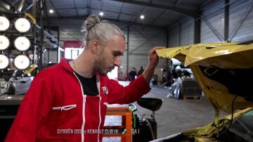 Top mecanic - Kevin se enfrenta a un coche sin nada en el interior: ni volante ni asientos