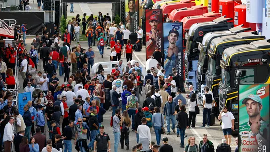 Imagen del paddock del Gran Premio de la Comunitat Valencia de MotoGP que se disputa en el Circuito Ricardo Tormo. Imagen del paddock del Gran Premio de la Comunitat Valencia de MotoGP que se disputa en el Circuito Ricardo Tormo.