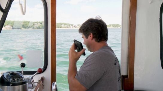Pesca extrema - El Wicked Pissah se para nada m&aacute;s salir del puerto: tienen que remolcarlo