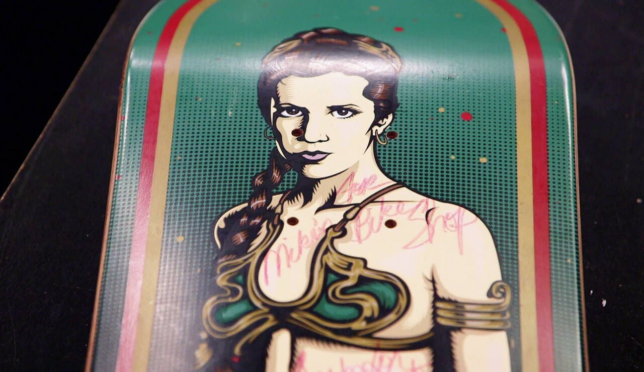 Un monopat&iacute;n de la princesa Leia firmado por Carrie Fisher llega a la tienda&hellip; &iquest;pero vale realmente lo que piden por &eacute;l?