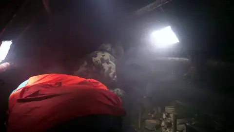 Juan Pablo pone en riesgo su vida por la mala ventilación de su estufa en su refugio Juan Pablo pone en riesgo su vida por la mala ventilación de su estufa en su refugio