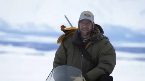 ¡Un paisaje que deja sin aliento! Jessie descubre la majestuosa belleza de las montañas nevadas de Alaska ¡Un paisaje que deja sin aliento! Jessie descubre la majestuosa belleza de las montañas nevadas de Alaska